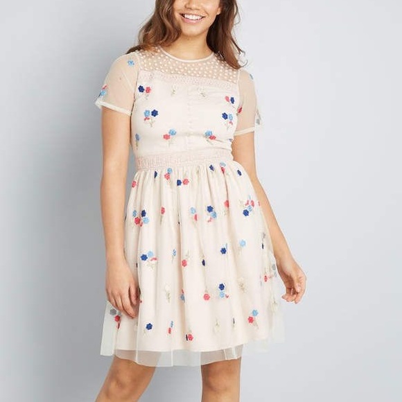 Modcloth Blush Embroidered Dress - Never Worn - Picture 1 of 9